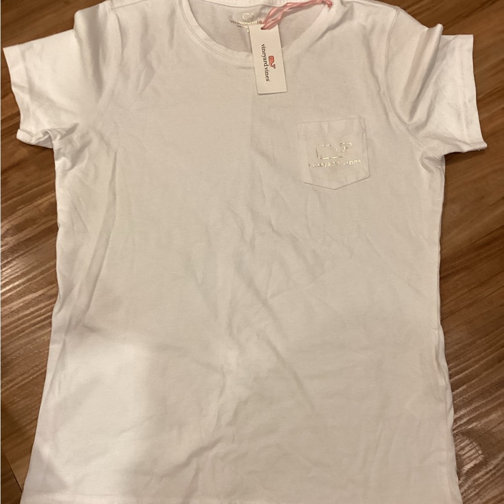 Vineyard Vines White and Metallic Gold Foil Graphic Women’s Tee with Pocket NWT